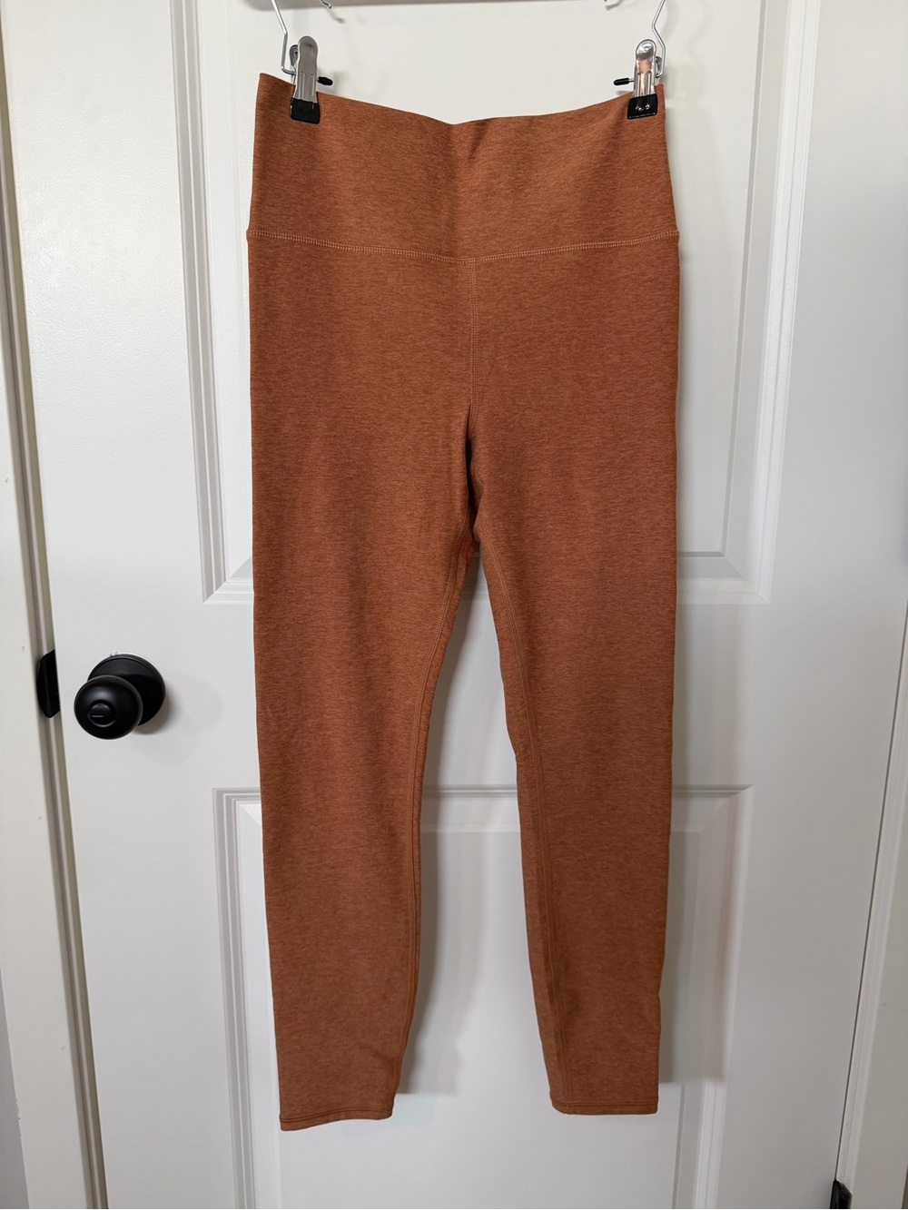 Vuori Kids Ribbed High-Waist Leggings in Rust Brown